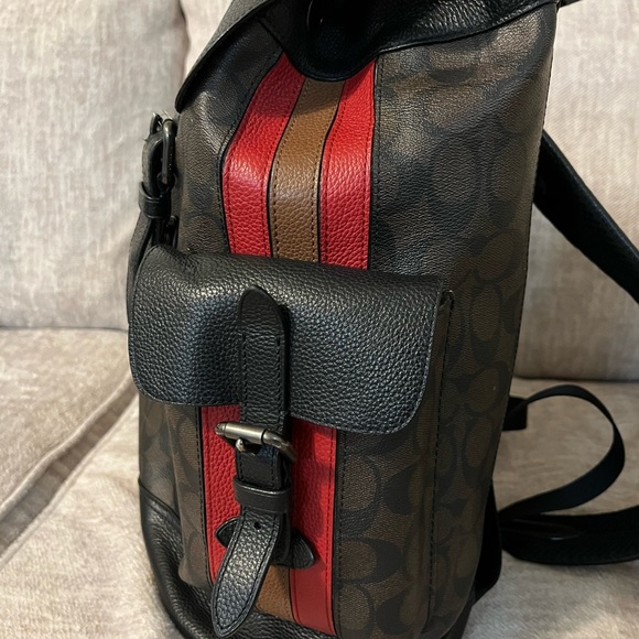 Hudson Backpack In Signature Canvas - Picture 5 of 9